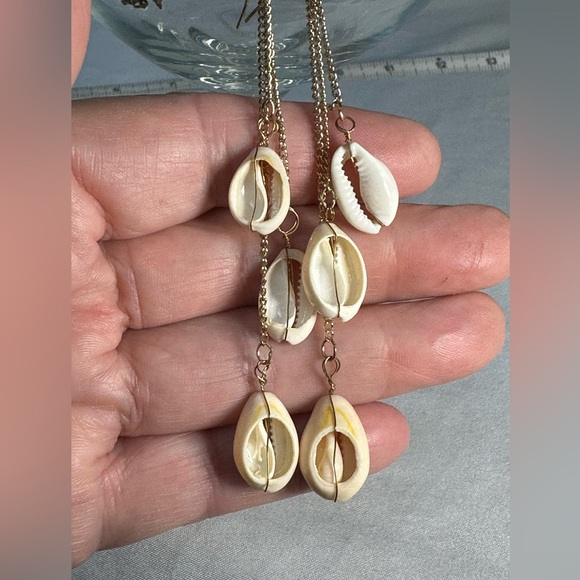 Three chain dangle cowrie shell earrings - Picture 6 of 7